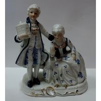 Статуэтка фарфоровая "Маркизы" 80-е годы Европа. Высота 16 см. Целая, без реставрации.