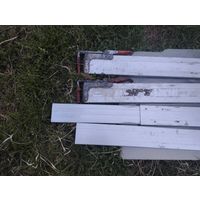 Распорная балка крепления груза  тентованного прицепа.