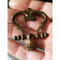 Старинная мебельная ручка,остатки позолоты