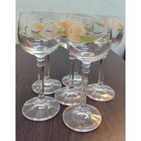 Винтажный набор бокалов 6 штук Богемия  с рисунком в идеальном состоянии в оригинальной коробке. 60 мл