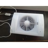 Вентилятор вытяжной 25Х18 см с выключат. мало б/у