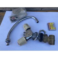 Водопроводный кран смеситель на кухню