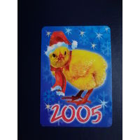 Календарик 2005 г.  Цыпленок в шапочке и с шарфиком.