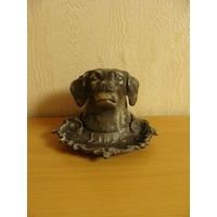 Пепельница голова собаки.