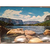 Венесуэла, Тепуй. Река Каррао и горы Ауян