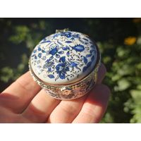 Фарфоровая шкатулка