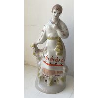 Статуэтка фарфор ЦВЕТЕТ ТЕРЕН (ДЕВУШКА У ПЛЕТНЯ).Полонное