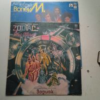 Две обложки для виниловых пластинок.