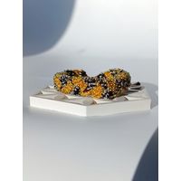 Широкий вязаный браслет из бисера