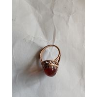 Женское серебряное 925пр.с янтарем, позолоченное кольцо.