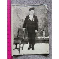 Старое фото. Парень с наградами. 1946г