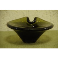 Ваза зеленое стекло  ( диаметр 19 см , высота 9,5 см  )