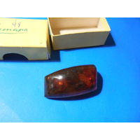 Старая брошь. Янтарь.