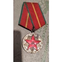 За безупречную службу.