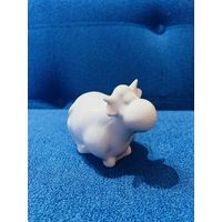 БЫЧОК. Статуэтка фарфоровая "Корова" (Бык)  ДФЗ   АУКЦИОН не с рубля без МПЦ.