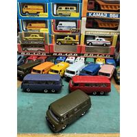 УАЗ-452 (с 1985 года УАЗ-3741), кузов со всеми "глухими" боковыми стеклами за водительским рядом, зеркала заднего вида, ручки дверей отдельными деталями, цвет хаки, металл, Тантал, Агат, Саратов