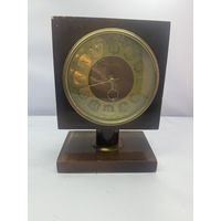 Старт с 1 рубля ! Часы крутящиеся настольные Весна !