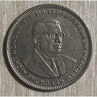 Монета 1 рупий 1991 год. Маврикий