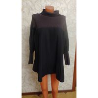 Стильный джемпер на 66-70 размер, шикарно сидит на фигуре, очень необычное. Яркая, скрывающая все "ненужные" детали. Замеры делать бесполезно, та как они будут неинформативны. Подойдет на 66-70 размер