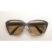 Очки, +2,2 диоптрии, затемненные стекла