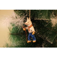 Ёлочная игрушка папье-маше, "Заяц с посохом".