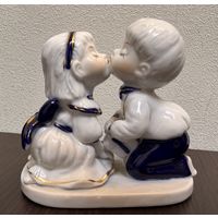 Фарфоровая статуэтка из серии (Дети)коллекции EM Exclusive Collection(Германия)