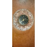 Часы маяк в хрустале. Как есть. Можно на стену, можно на стол.