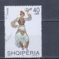 [422] Албания 2000. Культура и быт.Женский костюм.40 л. Гашеная марка.