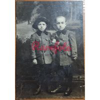 1910-е Два брата студийное фото типаже ретро