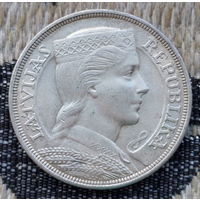 Латвия 5 лат 1931 года, UNC. Герб Латвии. Серебро. Предложи свою цену или обмен! Y150