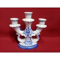 С рубля без мц. подсвечник на 3 свечи. гжель. 21х21см. диам под свечу 4см.