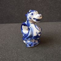 Статуэтка фарфоровая Дракон в галстуке, Гжель