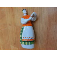 Фарфоровая статуэтка "Девушка с куманцом" . СССР. ЗХК Полонне,