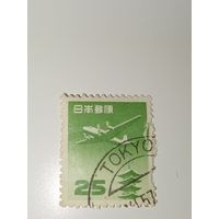 Япония 1953 год Пятиярусная пагода (вероятно, храма Сэнсо-дзи в Токио) и летящий самолет.