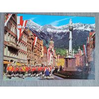 Этнография. Инсбрук, Австрия. Улица Марии-Терезы с музыкантами из Вильтена