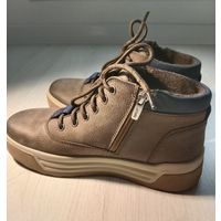 Ботинки женские зимние.  Натуральная кожа и мех.  38 размер.  Удобные, прочные и теплые.