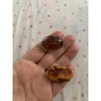 Янтарь. Брошь янтарная