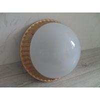 Старый подъездный светильник на 2 лампы.