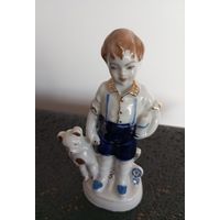 Статуэтка. Мальчик с медведем. Диколенко.