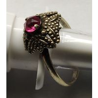 Кольцо с  камнем  размер 18