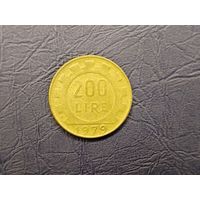 200 лир Италия.