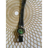 Часы наручные  с ремешком WAIBA . В ремонт,коллекцию,на запчасти. Состояние на скане.