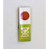 Япония. Значок из города Амагасаки с изображением флага страны и городского герба