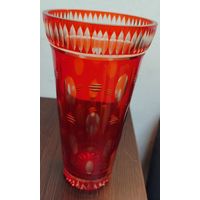 Винтажная ваза из рубинового стекла . размеры высота 240мм ширина 130 мм