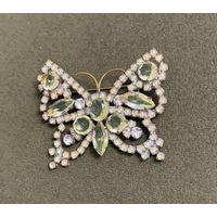 Брошка - бабочка из уранового стекла . Производство Чехия