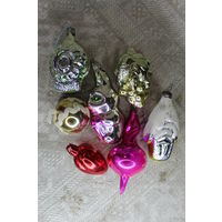 Игрушки новогодние стеклянные с дефектами сверху