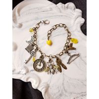 Браслет с подвесками по сказке "Алиса в Стране чудес"