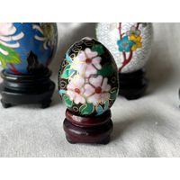 Клуазоне перегородчатая эмаль Статуэтка яйцо на подставке Китай винтаж шинуазри 4х3см