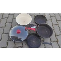 Разные сковородки, б/у не более 2-х лет. 2 - Tefal. Цена за все.