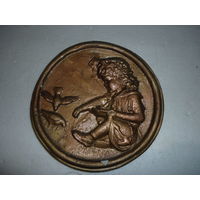 Старое Панно Девочка и голуби. Гипс. СССР